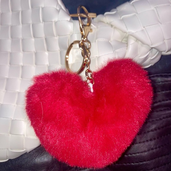 ❤️4FER. White “A NEW DAY” Woven Women's Bag with Red Heart Charm BUNDLE - Picture 4 of 6